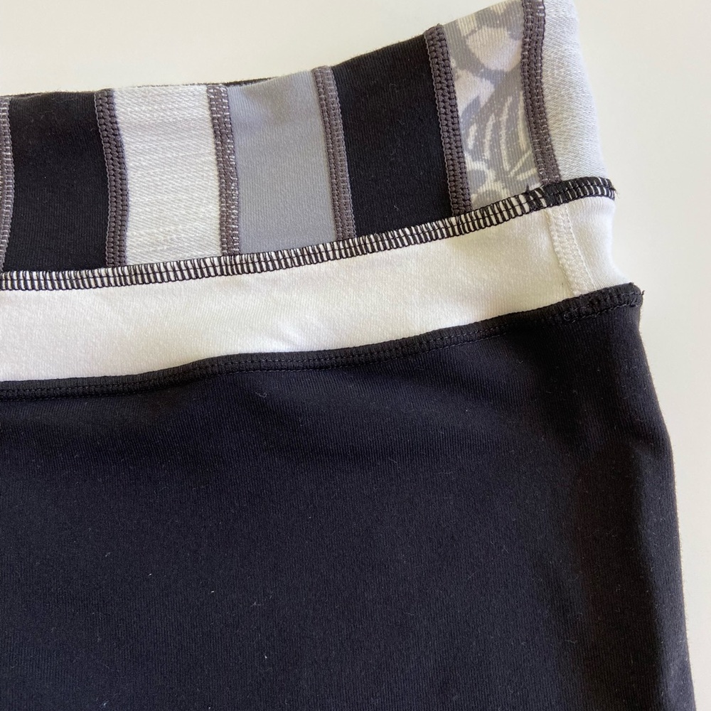 Lululemon Reverse Groove Shorts - Picture 3 of 7